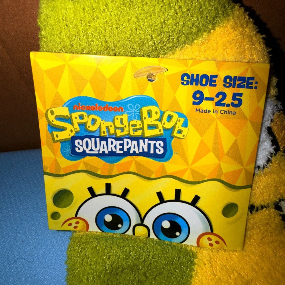 Nickelodeon SpongeBob SquarePants Shoe Size 9-2.5 NEW Fuzzy Cozy Yellow Socks